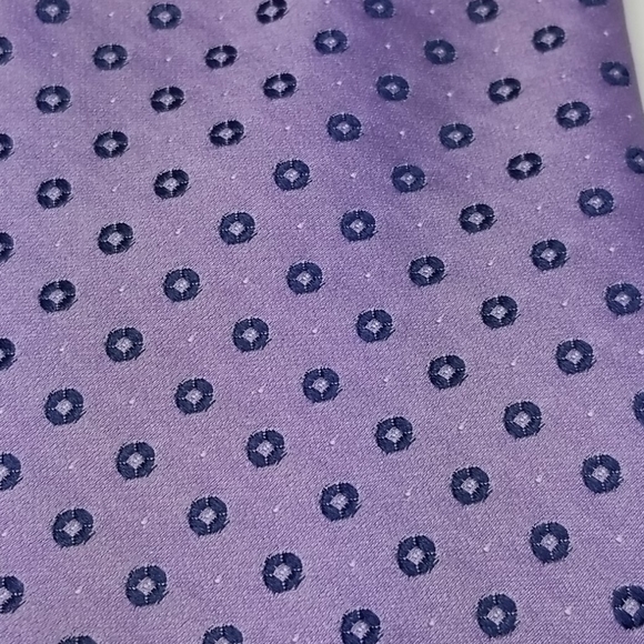 Donna Karen Beautiful 100% Pure Silk Men's Tie - Picture 2 of 6